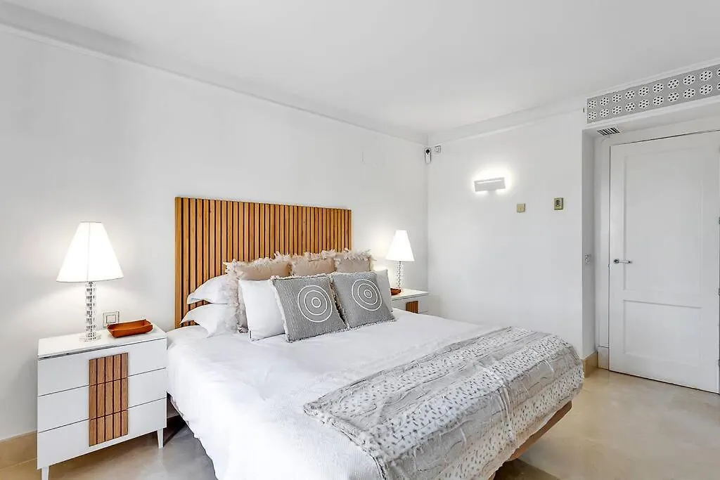Yolo Spaces - Sotogrande - Puerto Luxury Apartment San Roque