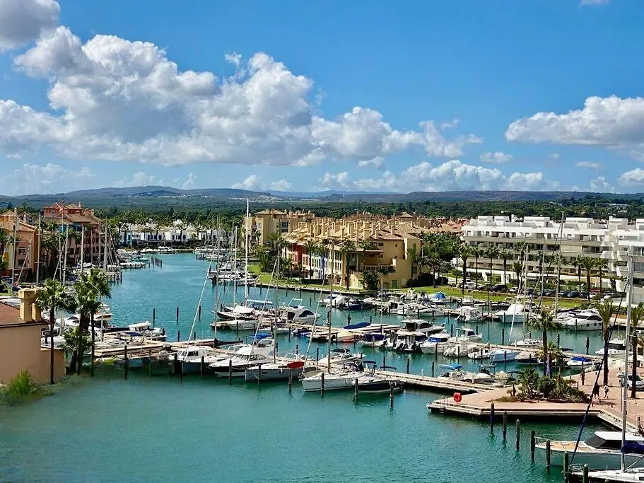 Yolo Spaces - Sotogrande - Puerto Luxury Apartment San Roque  0*, San Roque (Andalucia)