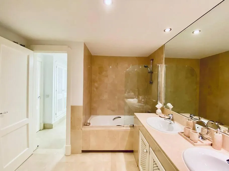 Yolo Spaces - Sotogrande - Puerto Luxury Apartment San Roque