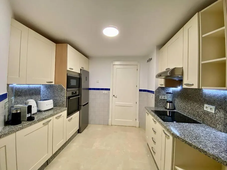Yolo Spaces - Sotogrande - Puerto Luxury Apartment San Roque