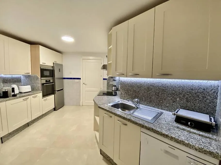Yolo Spaces - Sotogrande - Puerto Luxury Apartment San Roque  España