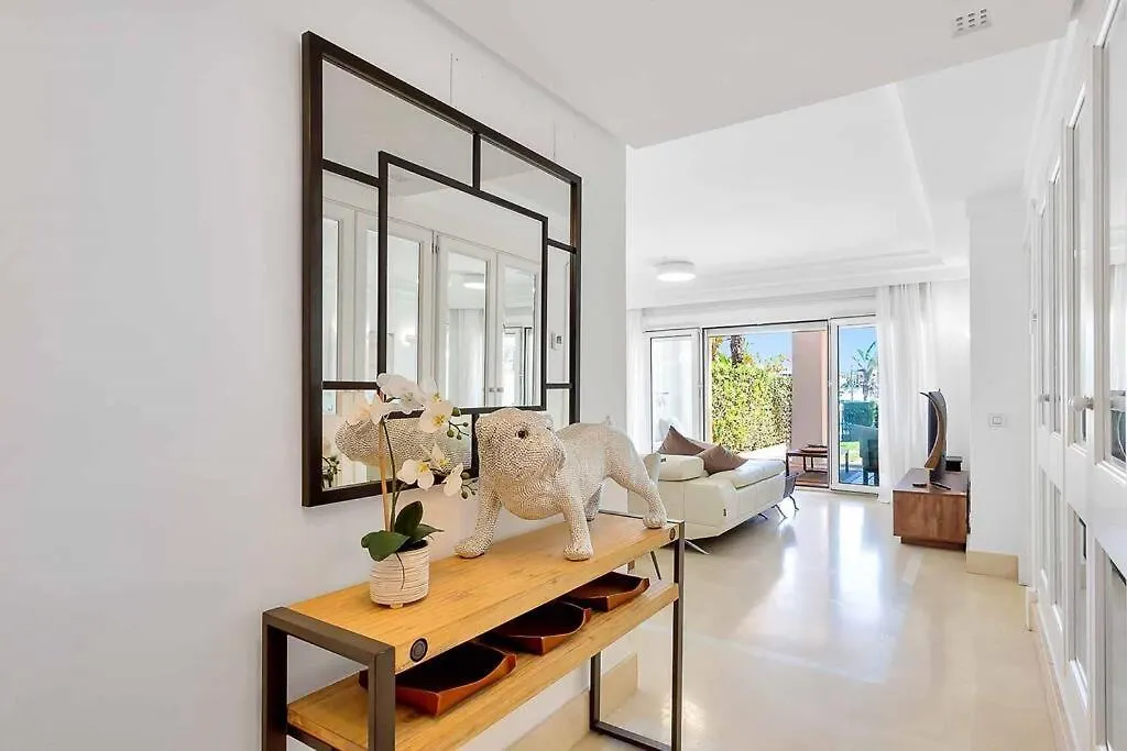 Yolo Spaces - Sotogrande - Puerto Luxury Apartment San Roque  0*, San Roque (Andalucia)