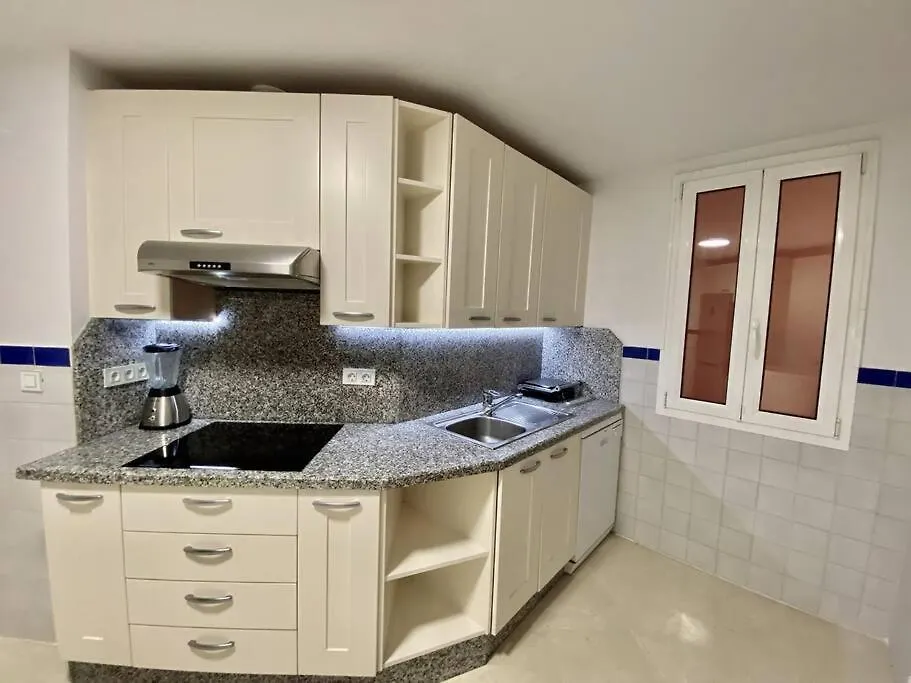 Yolo Spaces - Sotogrande - Puerto Luxury Apartment سان روكي 0*,