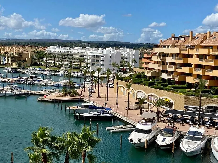 Yolo Spaces - Sotogrande - Puerto Luxury Apartment سان روكي 0*,  إسبانيا