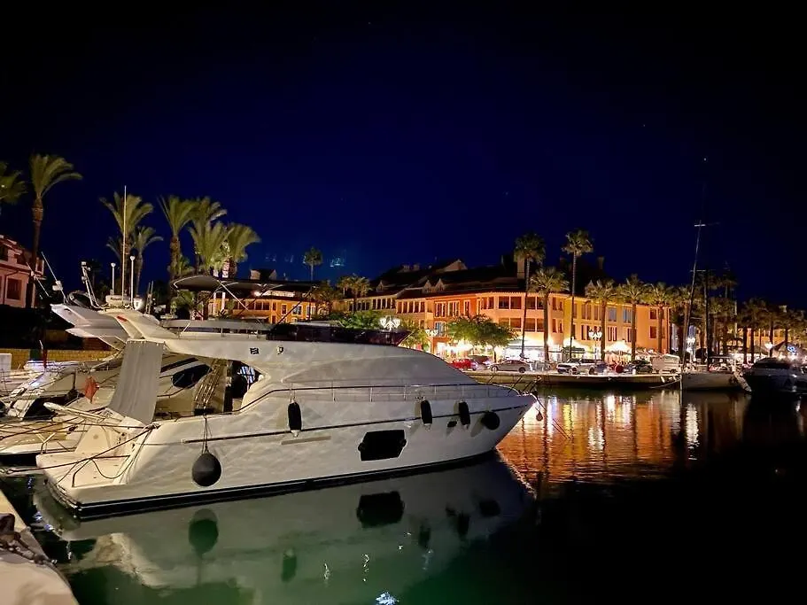 Yolo Spaces - Sotogrande - Puerto Luxury Apartment سان روكي 0*,  إسبانيا